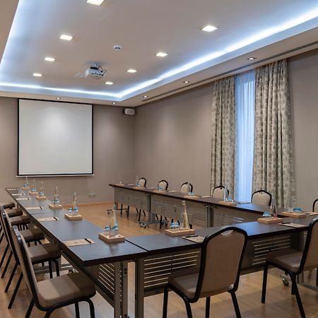 Vincci Seleccion Posada Del Patio Malaga Luaran gambar A meeting room
