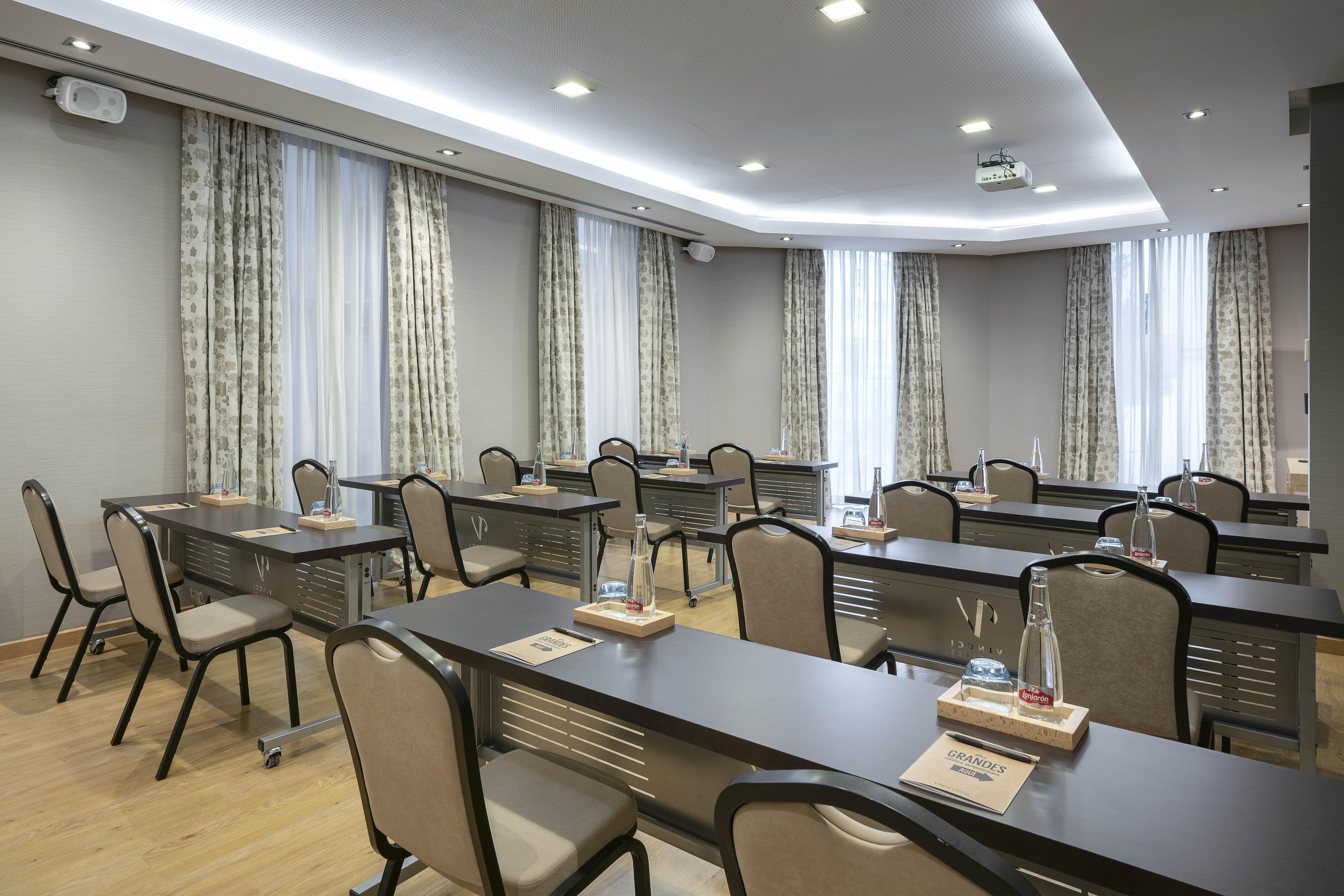 Vincci Seleccion Posada Del Patio Malaga Luaran gambar Meeting room