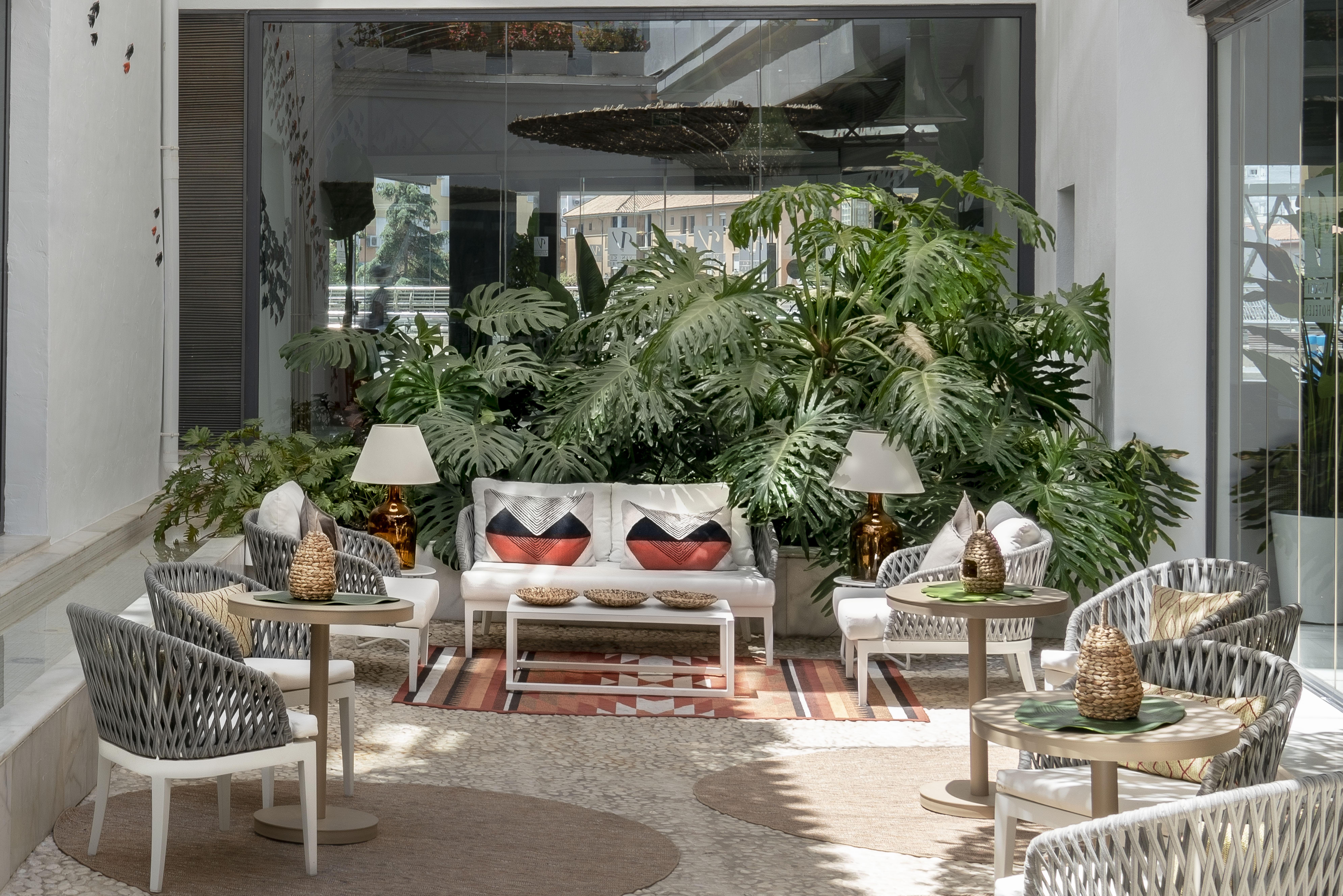 Vincci Seleccion Posada Del Patio Malaga Luaran gambar Interior of the hotel