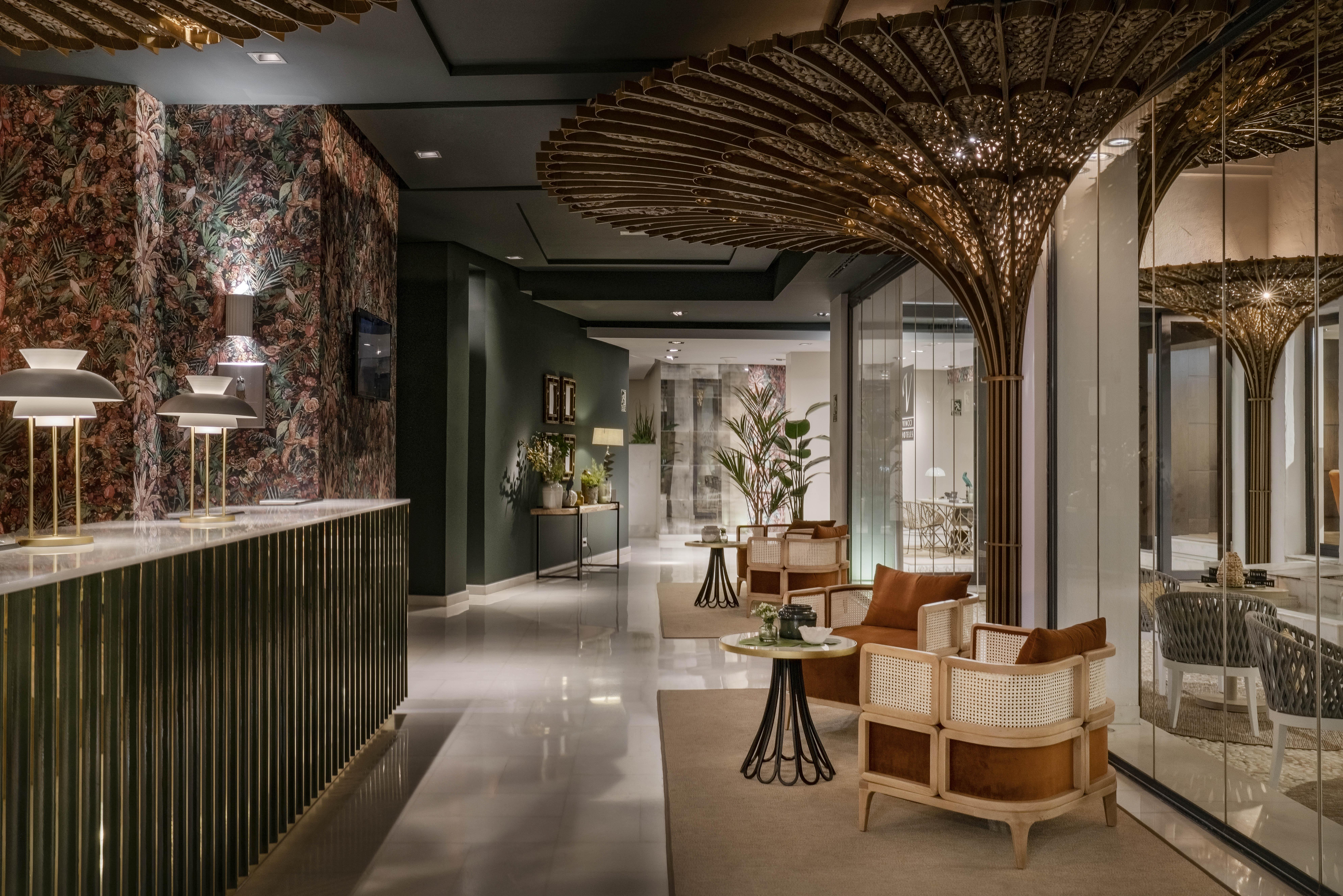 Vincci Seleccion Posada Del Patio Malaga Luaran gambar The interior of the new terminal