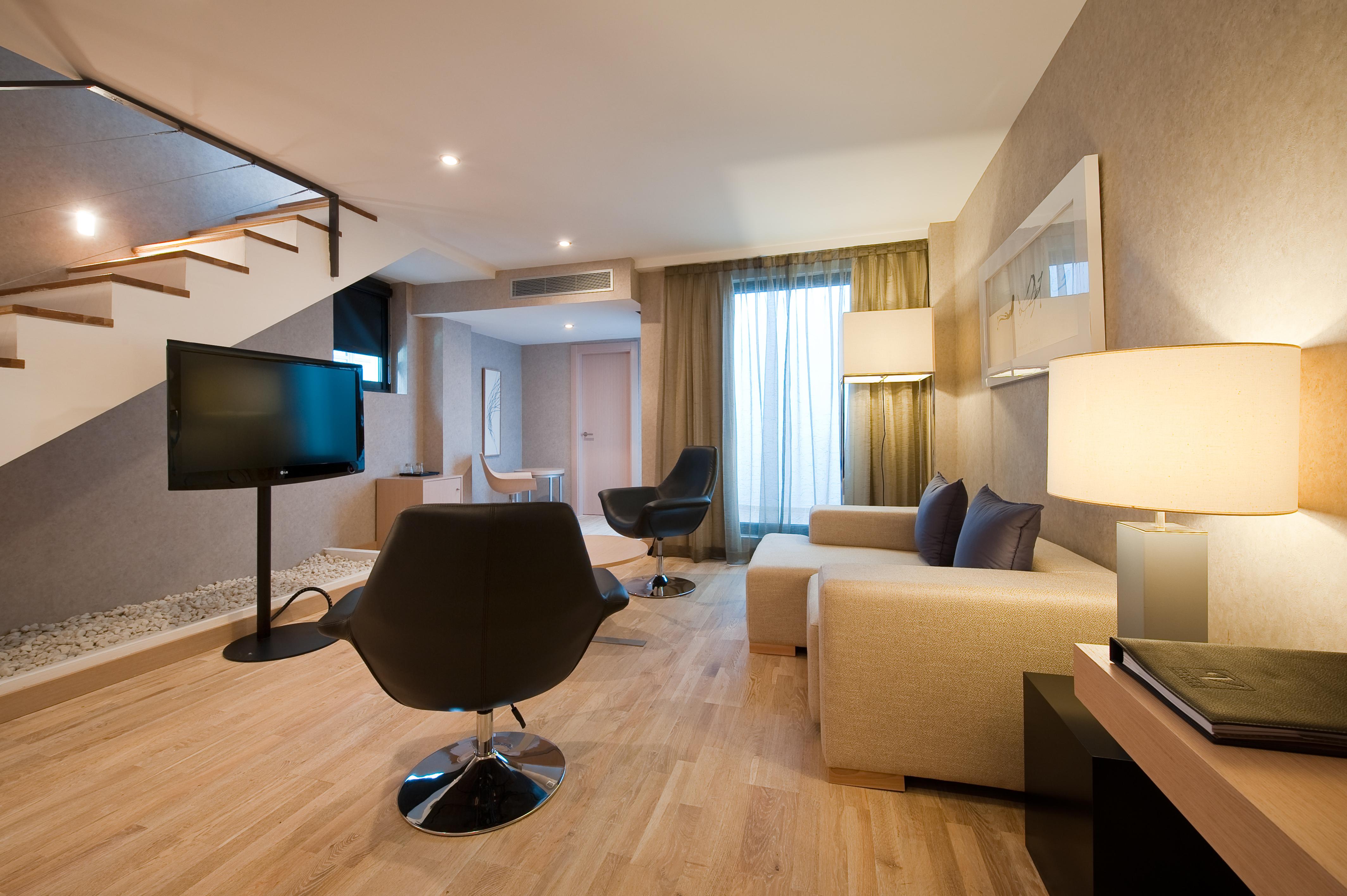 Vincci Seleccion Posada Del Patio Malaga Luaran gambar A suite at the hotel