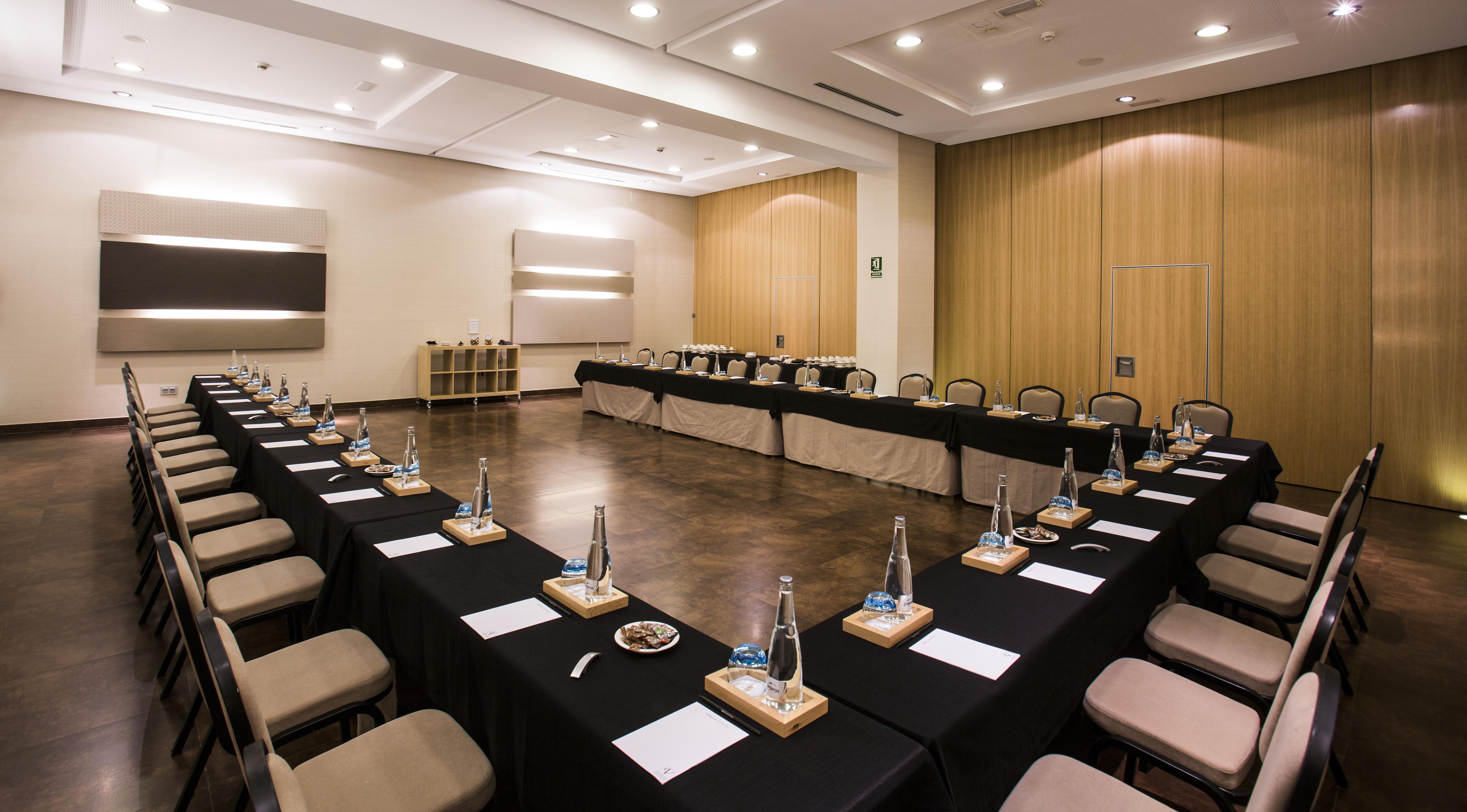 Vincci Seleccion Posada Del Patio Malaga Luaran gambar Meeting room