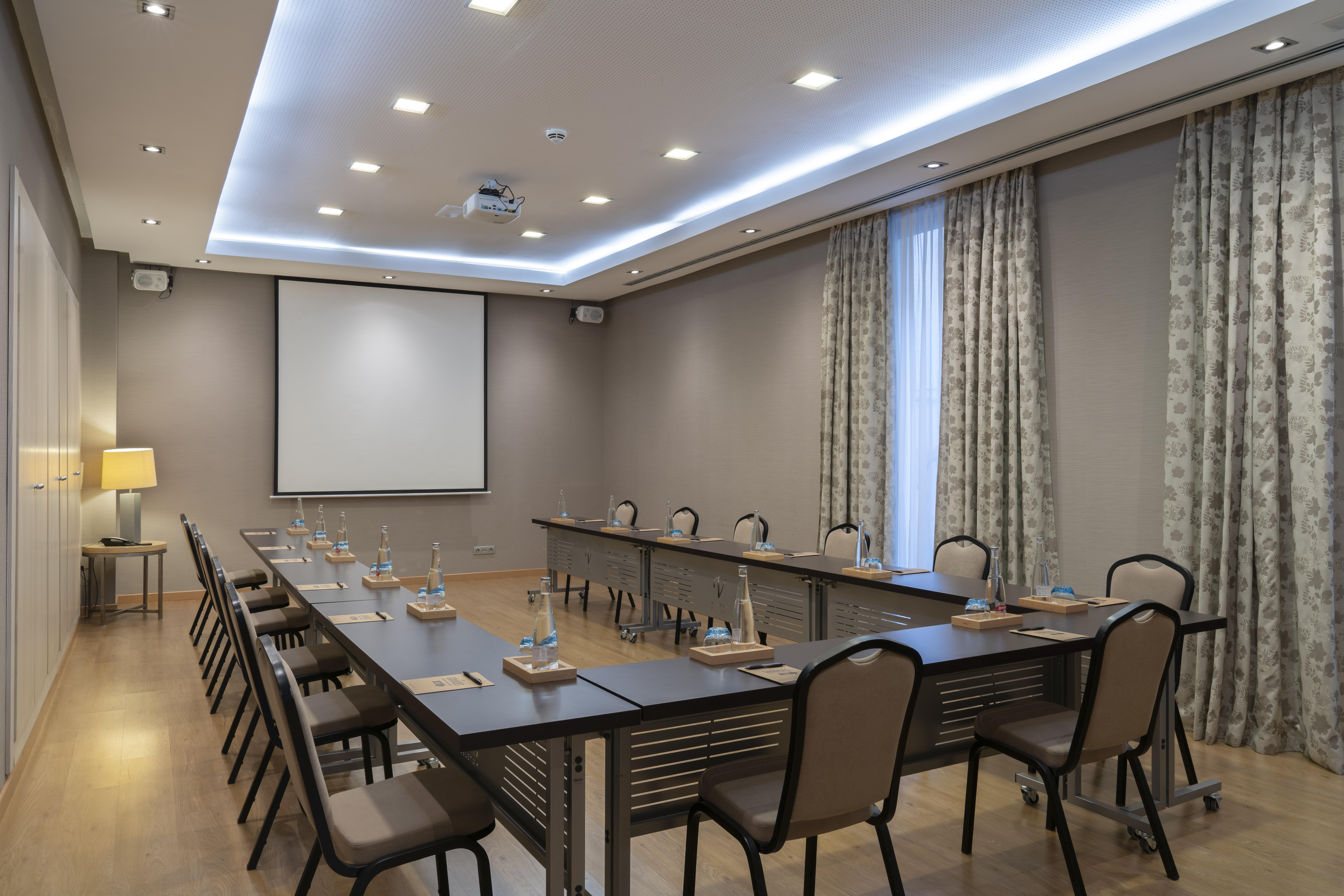 Vincci Seleccion Posada Del Patio Malaga Luaran gambar A meeting room